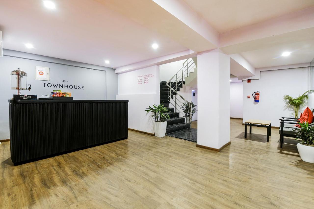 Oyo Townhouse 086 Pankha Road Hotel New Delhi Bagian luar foto